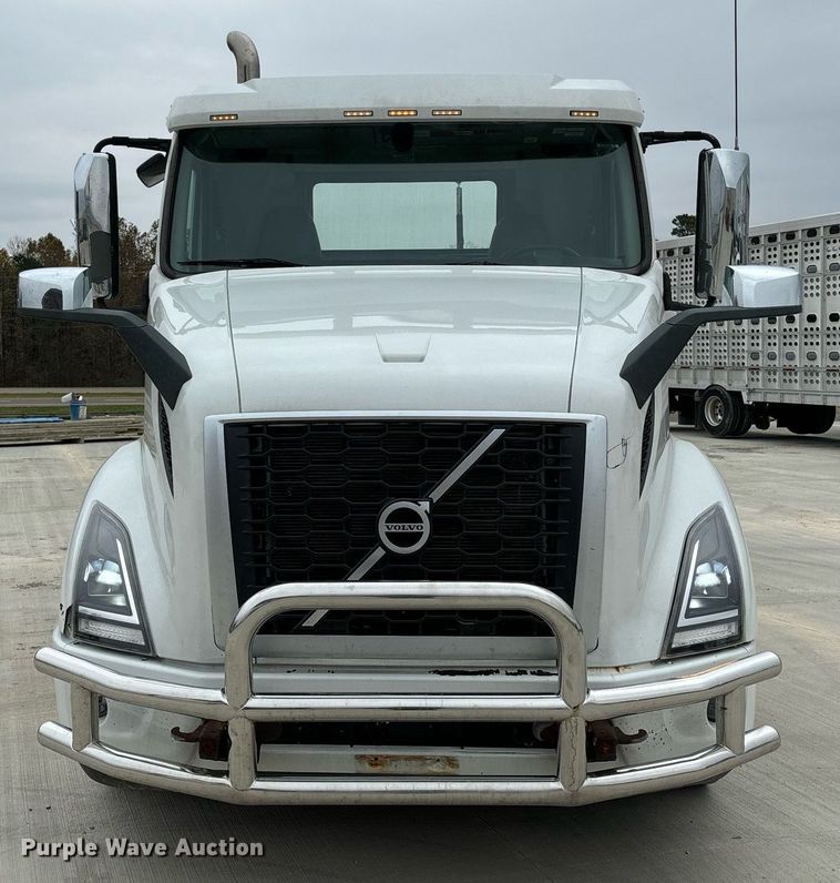 image for item EM0011 2020 Volvo VNR semi truck