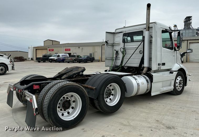image for item EM0011 2020 Volvo VNR semi truck