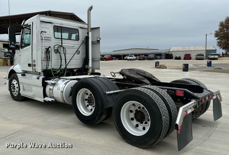 image for item EM0011 2020 Volvo VNR semi truck