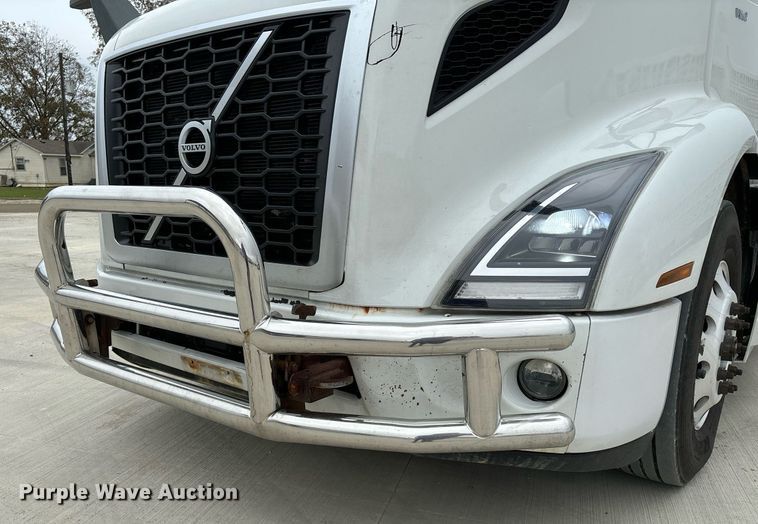 image for item EM0011 2020 Volvo VNR semi truck