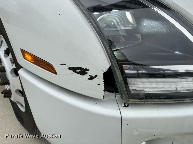 image for item EM0011 2020 Volvo VNR semi truck