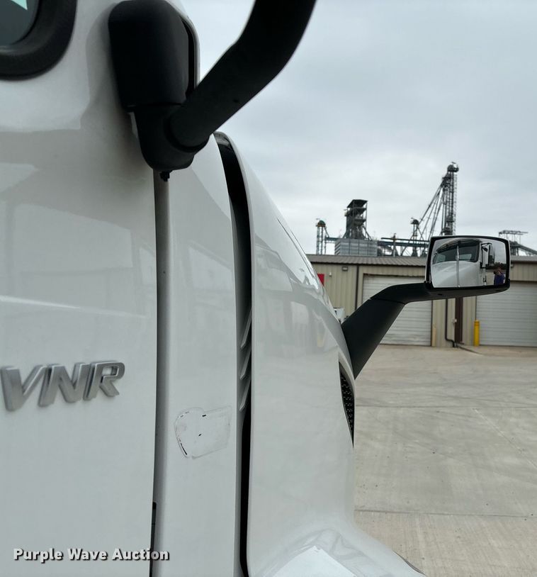 image for item EM0011 2020 Volvo VNR semi truck