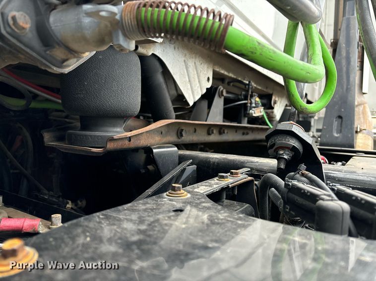 image for item EM0011 2020 Volvo VNR semi truck