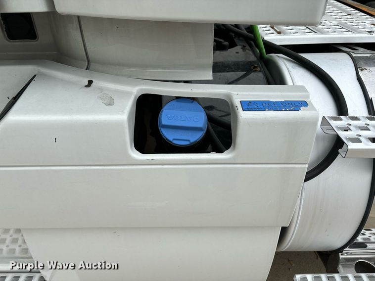 image for item EM0011 2020 Volvo VNR semi truck