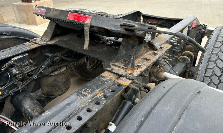 image for item EM0011 2020 Volvo VNR semi truck