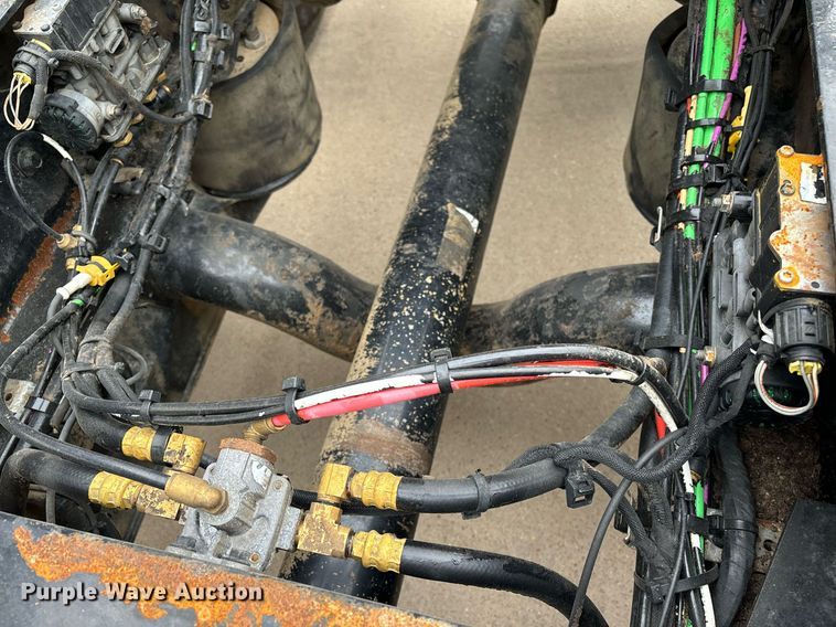 image for item EM0011 2020 Volvo VNR semi truck