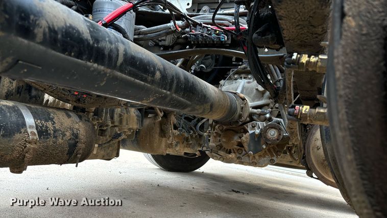 image for item EM0011 2020 Volvo VNR semi truck