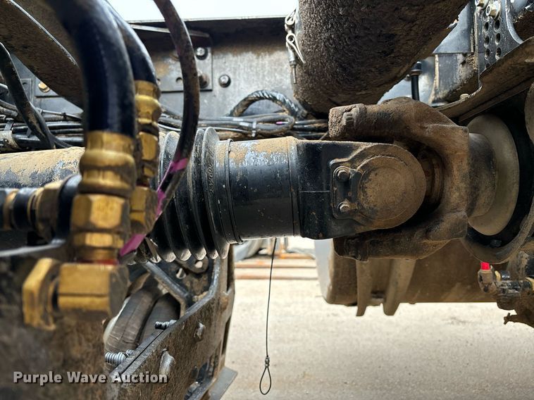 image for item EM0011 2020 Volvo VNR semi truck