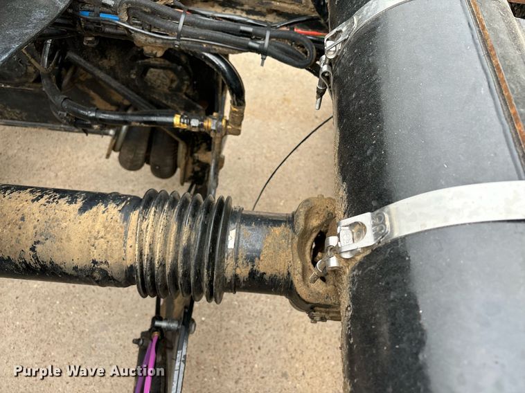 image for item EM0011 2020 Volvo VNR semi truck