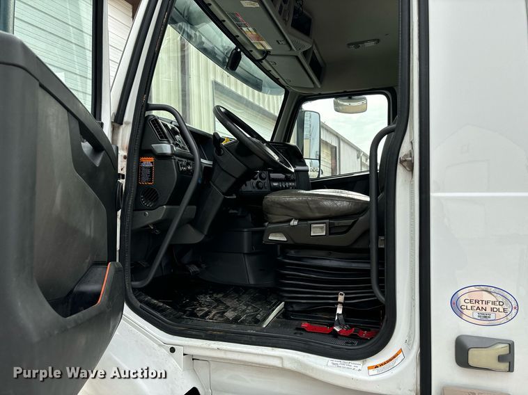 image for item EM0011 2020 Volvo VNR semi truck