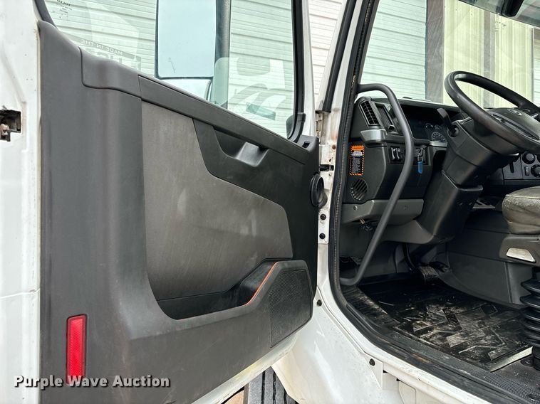 image for item EM0011 2020 Volvo VNR semi truck