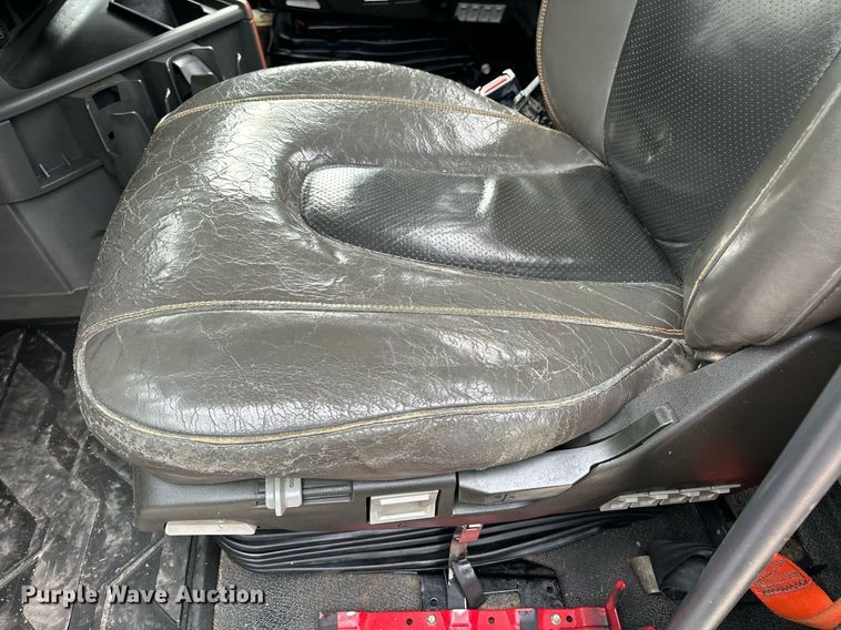 image for item EM0011 2020 Volvo VNR semi truck