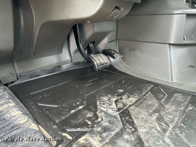 image for item EM0011 2020 Volvo VNR semi truck