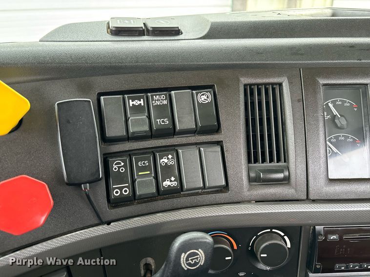 image for item EM0011 2020 Volvo VNR semi truck