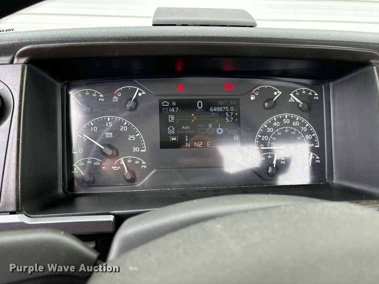 image for item EM0011 2020 Volvo VNR semi truck