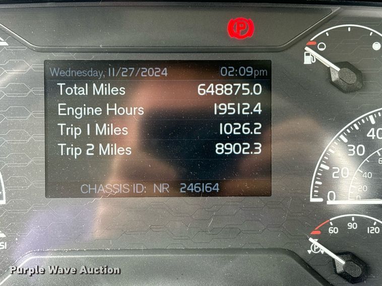 image for item EM0011 2020 Volvo VNR semi truck