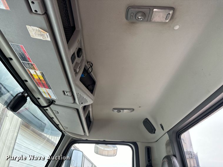 image for item EM0011 2020 Volvo VNR semi truck