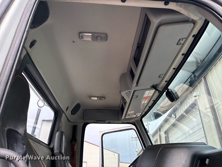 image for item EM0011 2020 Volvo VNR semi truck