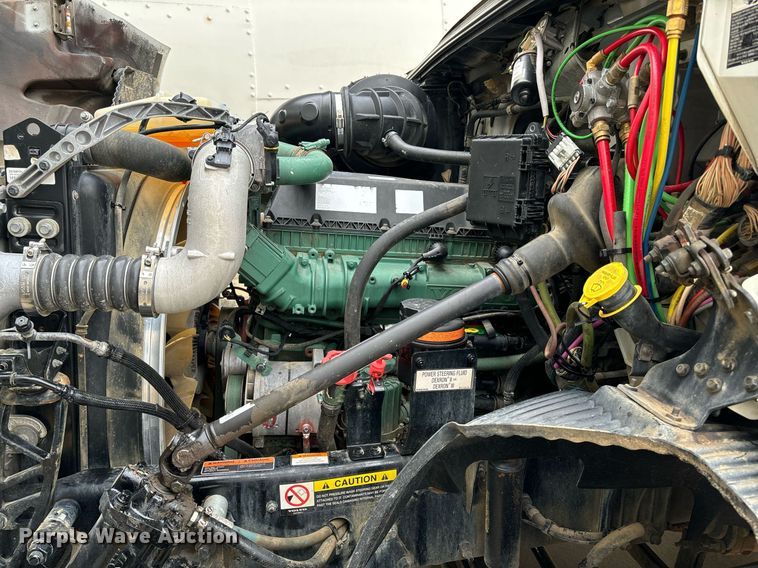 image for item EM0011 2020 Volvo VNR semi truck