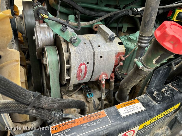 image for item EM0011 2020 Volvo VNR semi truck