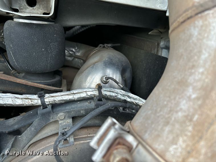 image for item EM0011 2020 Volvo VNR semi truck