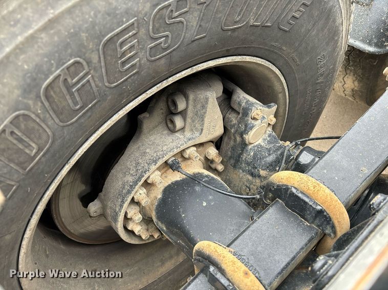 image for item EM0011 2020 Volvo VNR semi truck