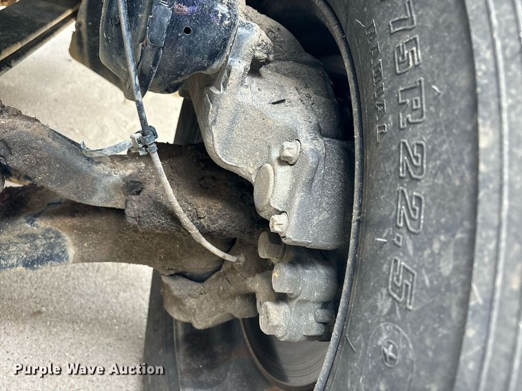 image for item EM0011 2020 Volvo VNR semi truck