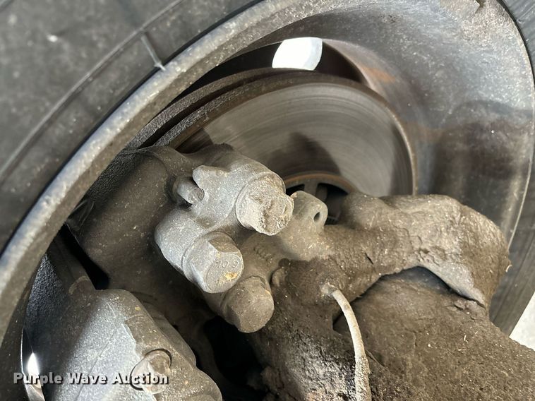 image for item EM0011 2020 Volvo VNR semi truck