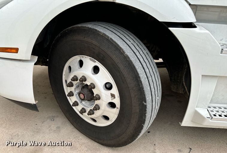 image for item EM0011 2020 Volvo VNR semi truck