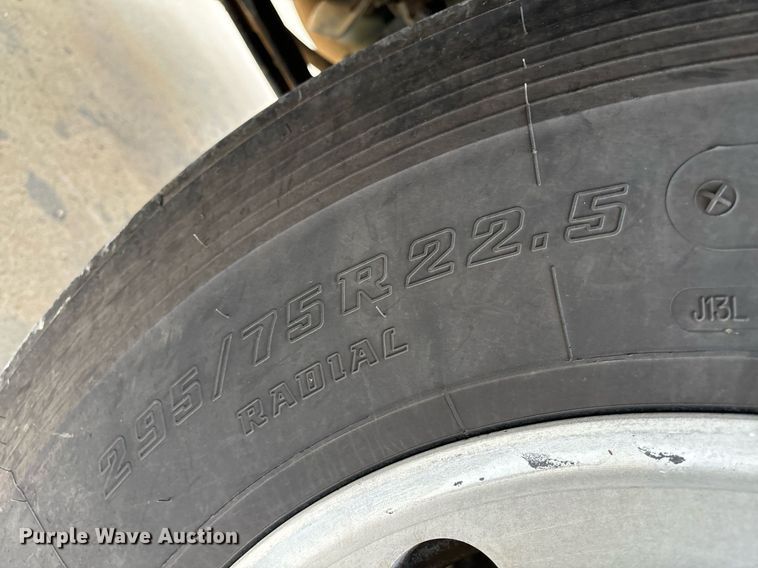 image for item EM0011 2020 Volvo VNR semi truck