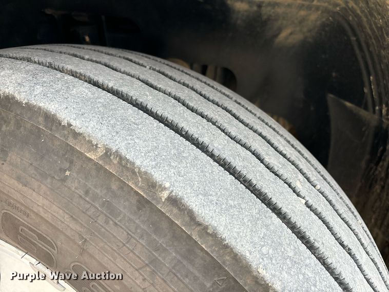 image for item EM0011 2020 Volvo VNR semi truck