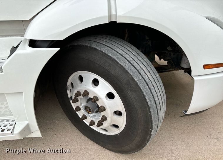 image for item EM0011 2020 Volvo VNR semi truck