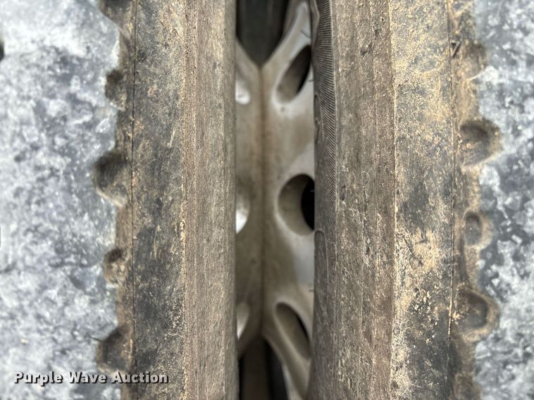 image for item EM0011 2020 Volvo VNR semi truck