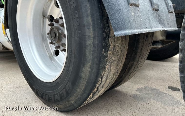 image for item EM0011 2020 Volvo VNR semi truck