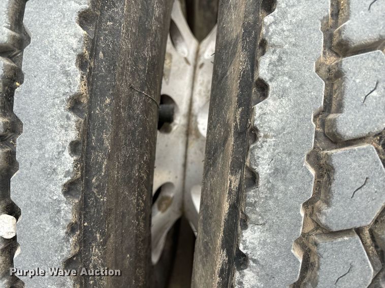 image for item EM0011 2020 Volvo VNR semi truck