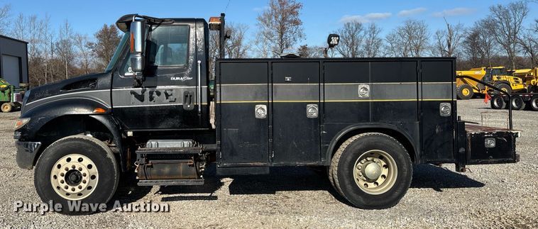 image for item EM0026 2011 International DuraStar 4000 utility / service truck