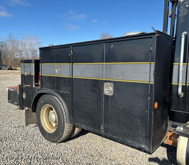 image for item EM0026 2011 International DuraStar 4000 utility / service truck