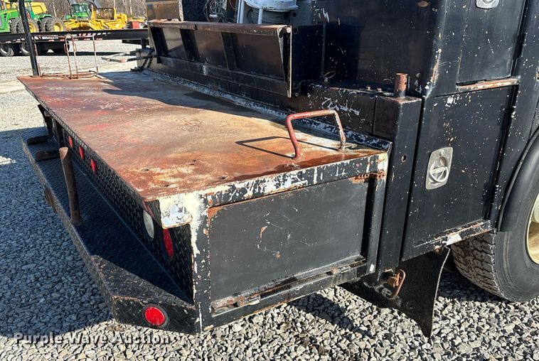 image for item EM0026 2011 International DuraStar 4000 utility / service truck