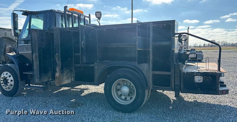 image for item EM0026 2011 International DuraStar 4000 utility / service truck