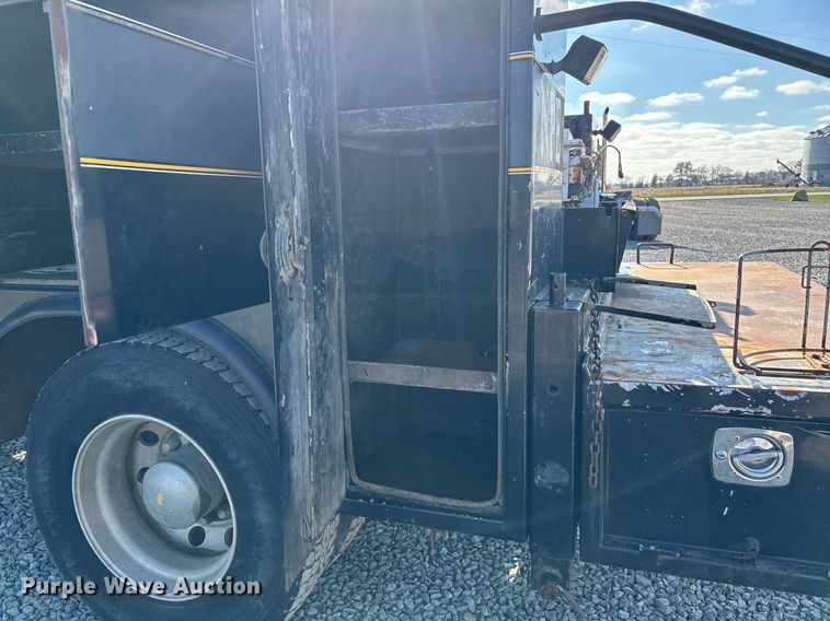 image for item EM0026 2011 International DuraStar 4000 utility / service truck