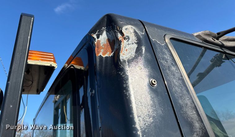 image for item EM0026 2011 International DuraStar 4000 utility / service truck