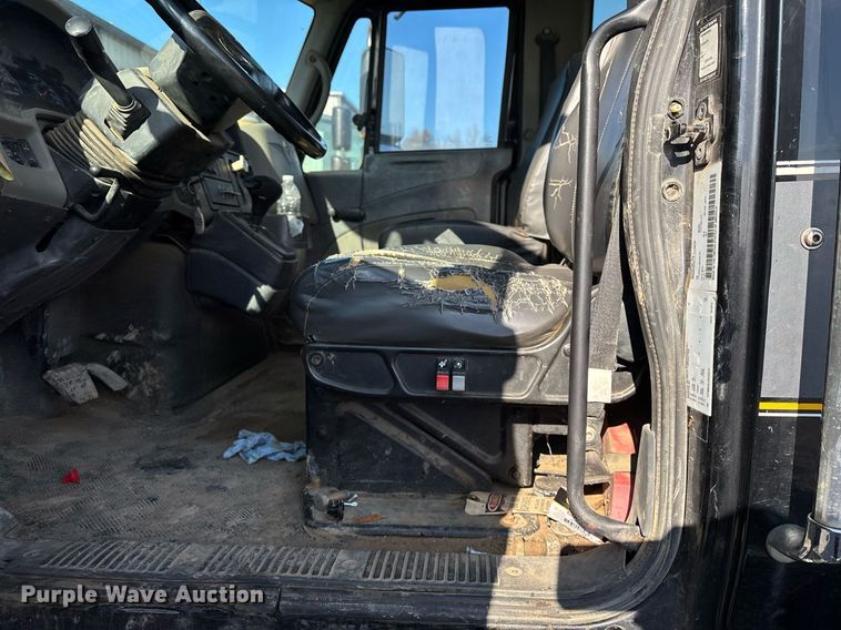 image for item EM0026 2011 International DuraStar 4000 utility / service truck