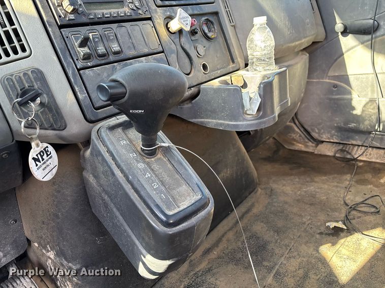 image for item EM0026 2011 International DuraStar 4000 utility / service truck