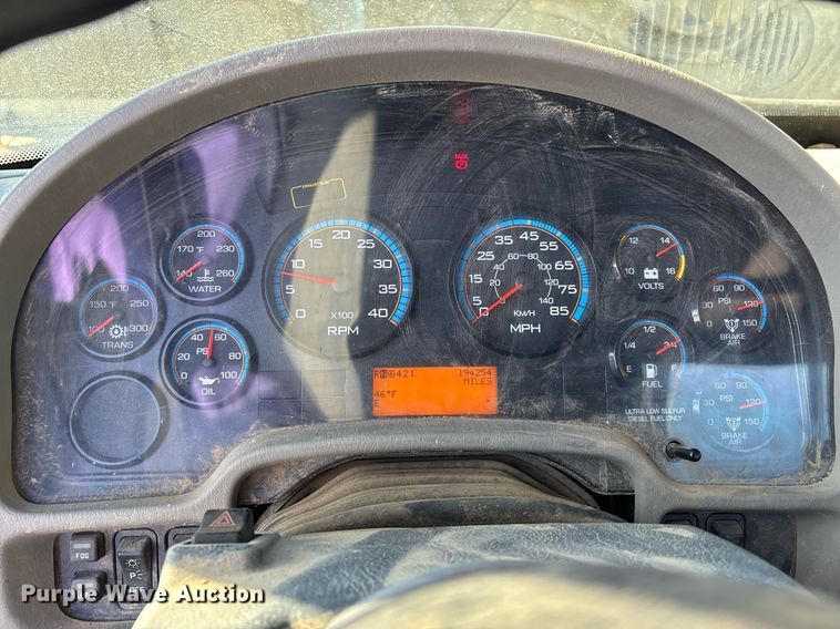 image for item EM0026 2011 International DuraStar 4000 utility / service truck