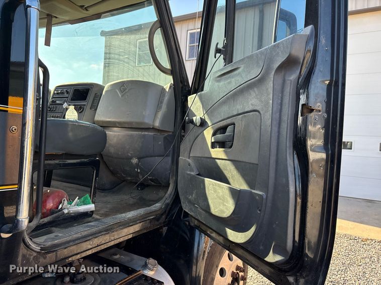 image for item EM0026 2011 International DuraStar 4000 utility / service truck