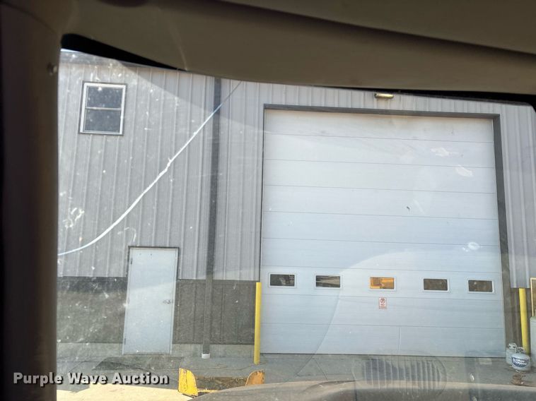 image for item EM0026 2011 International DuraStar 4000 utility / service truck