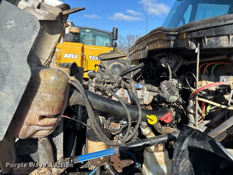 image for item EM0026 2011 International DuraStar 4000 utility / service truck