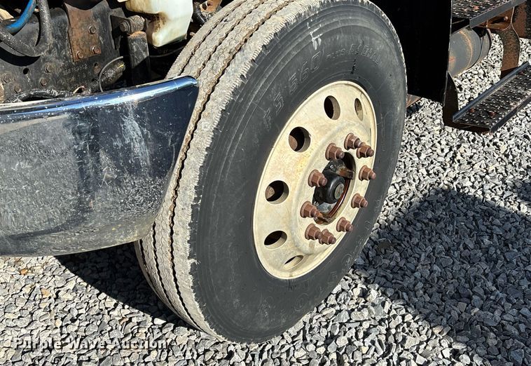 image for item EM0026 2011 International DuraStar 4000 utility / service truck