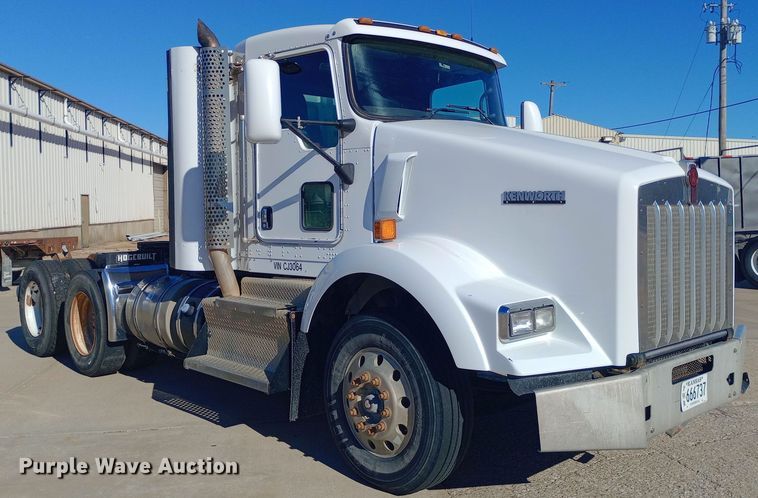 image for item EN8565 2012 Kenworth T800 semi truck