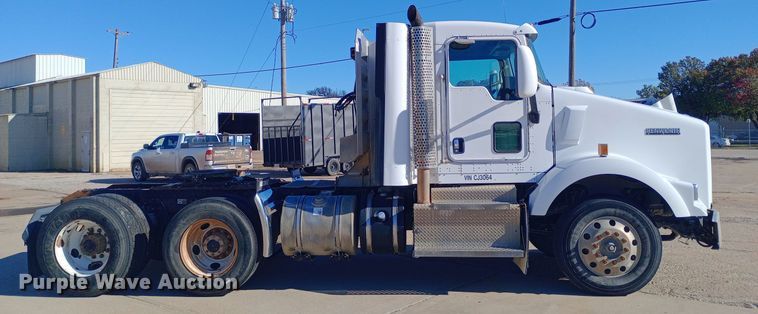 image for item EN8565 2012 Kenworth T800 semi truck